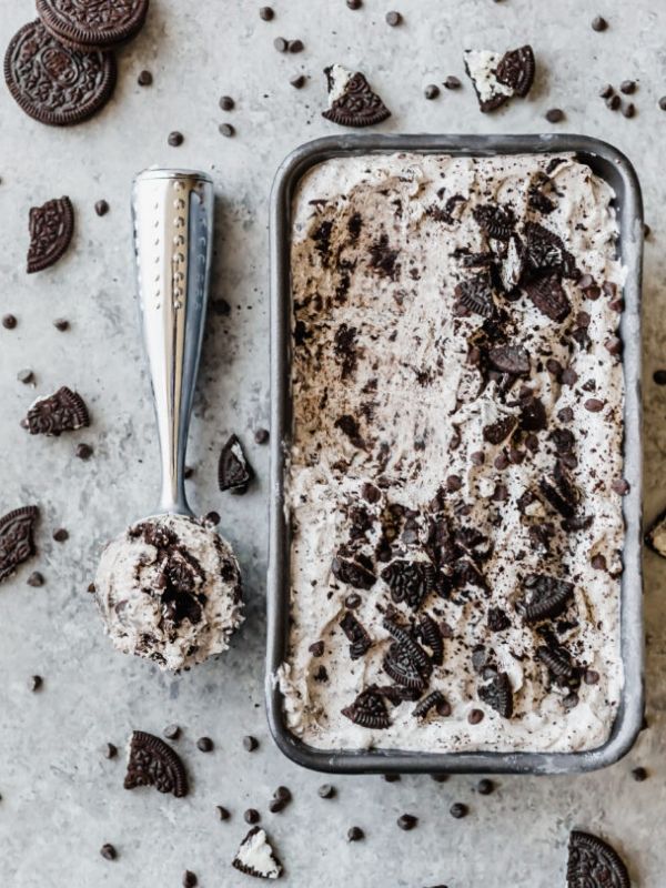 No-Churn Oreo Peppermint Ice Cream With Ice Cream Scoop