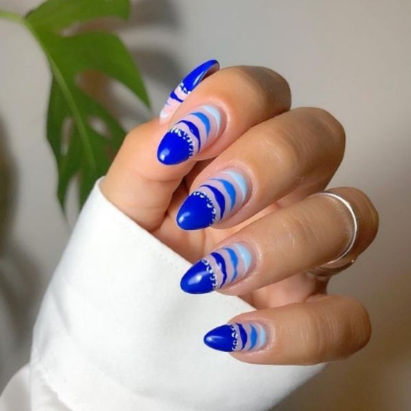 Blue Gradient Wiggles Acrylic Nails
