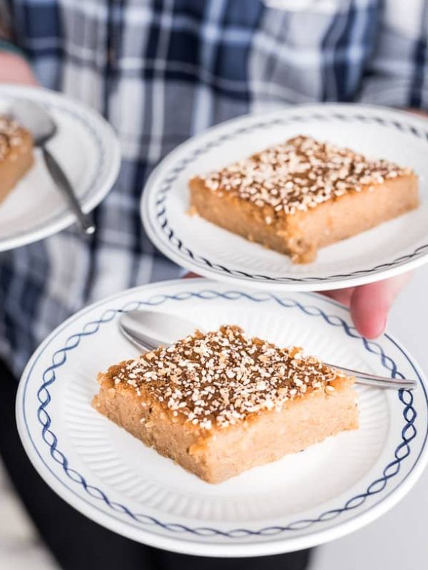 Burmese Semolina Cake (Shwegyi Sanwei Mankin)