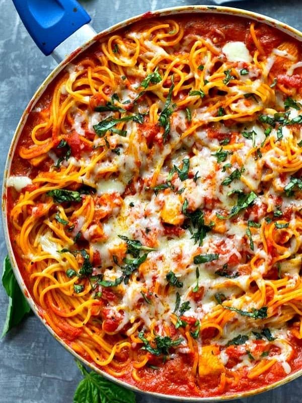 Creamy Chicken Tomato Basil Spaghetti Skillet