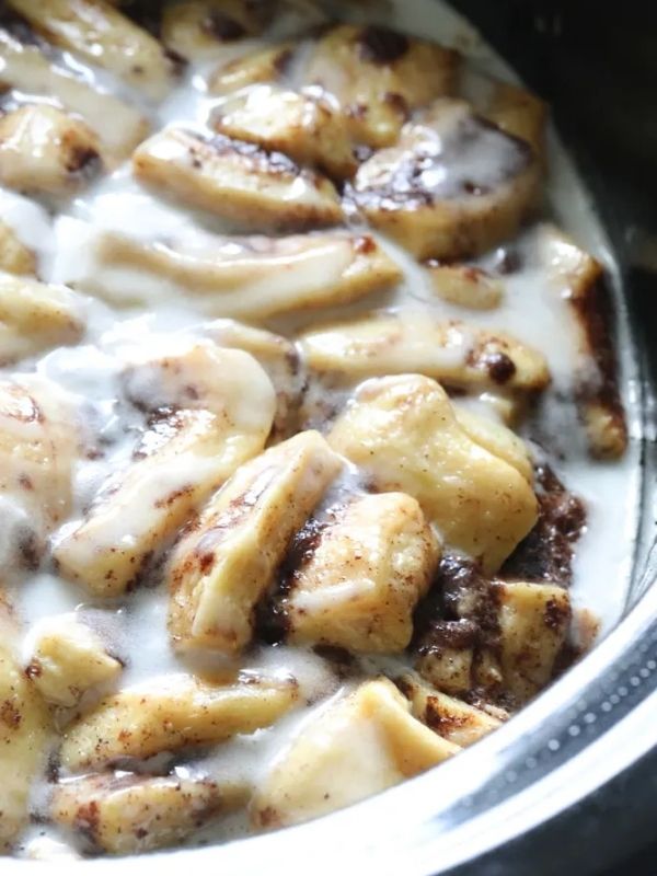 Crockpot Cinnamon Roll Casserole