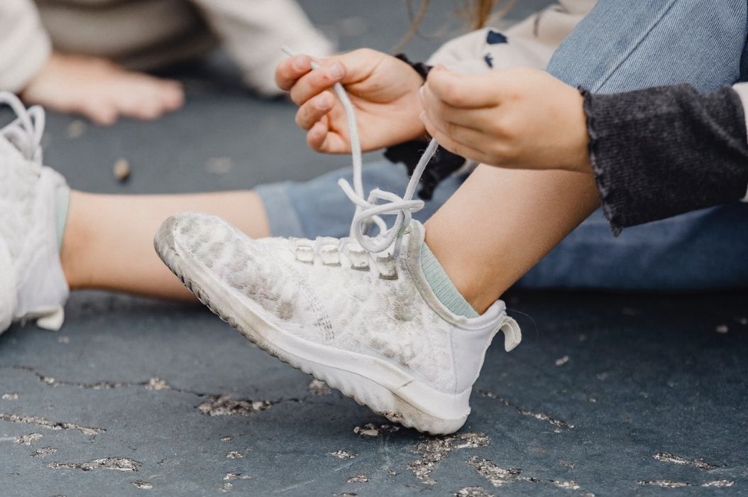 How to wash shoes