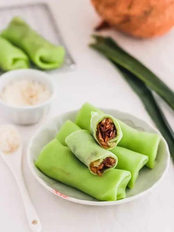 Mini Kueh Dadar (Rolled Coconut Crepes)