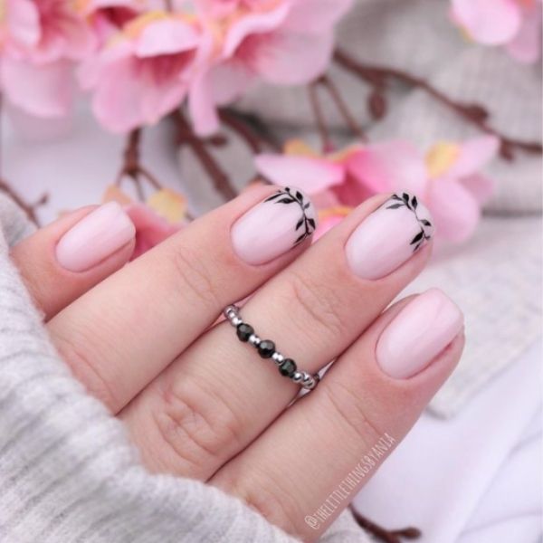 Wreath Manicure